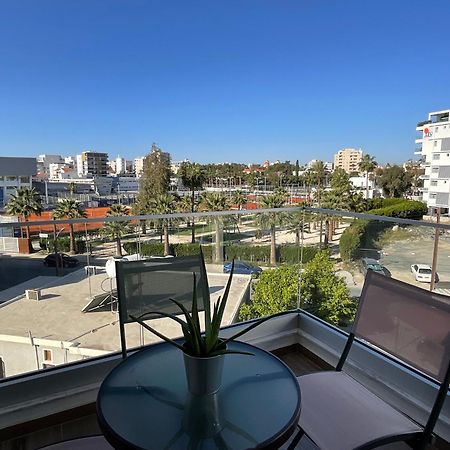 Le Voyageur Apartment Larnaca Bagian luar foto