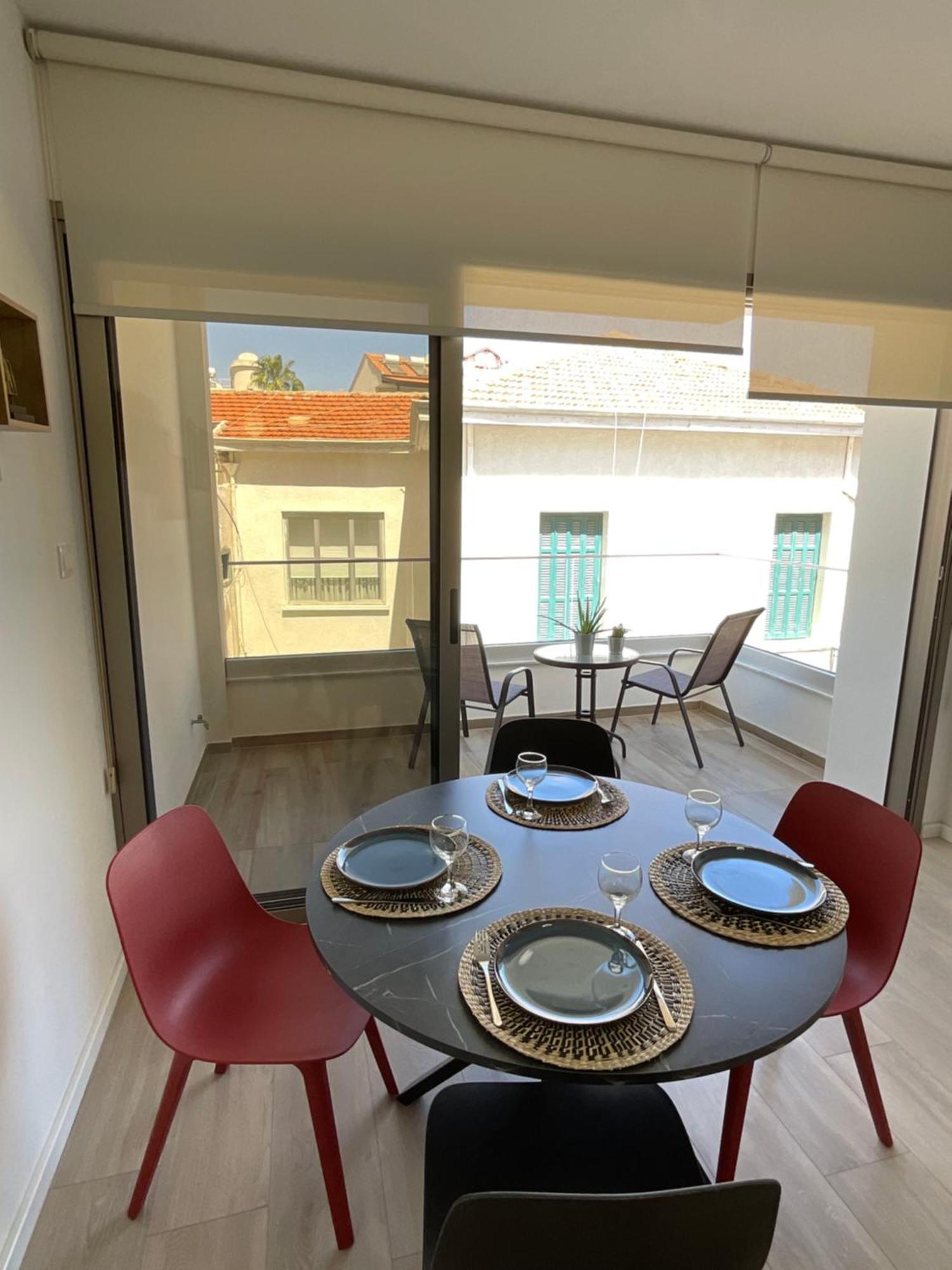 Le Voyageur Apartment Larnaca Bagian luar foto