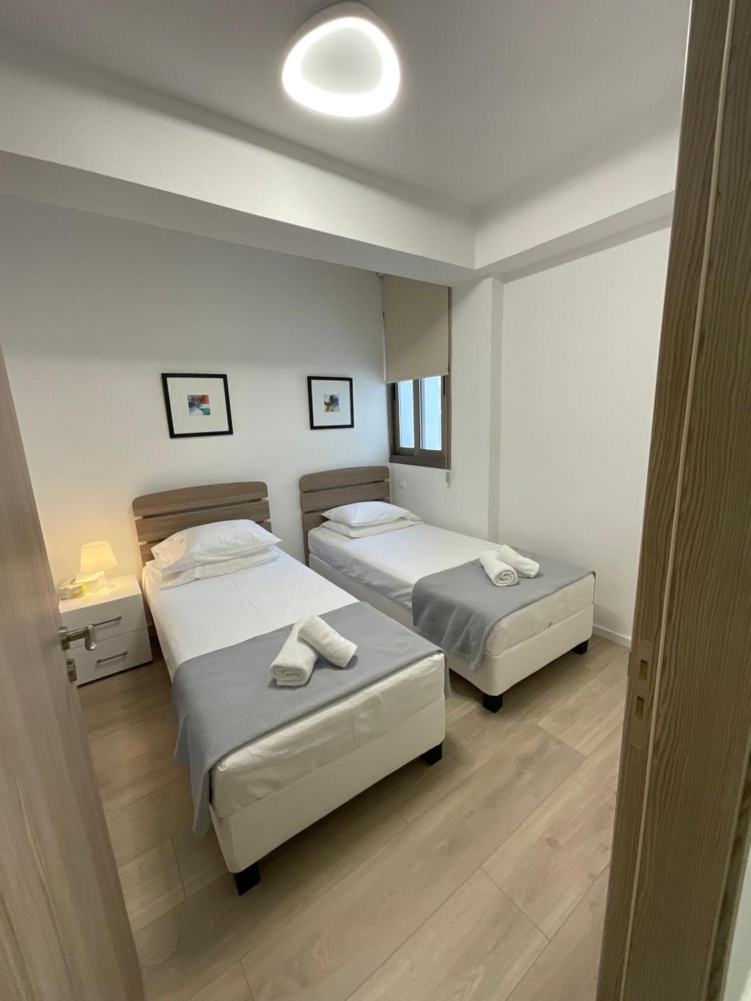 Le Voyageur Apartment Larnaca Bagian luar foto