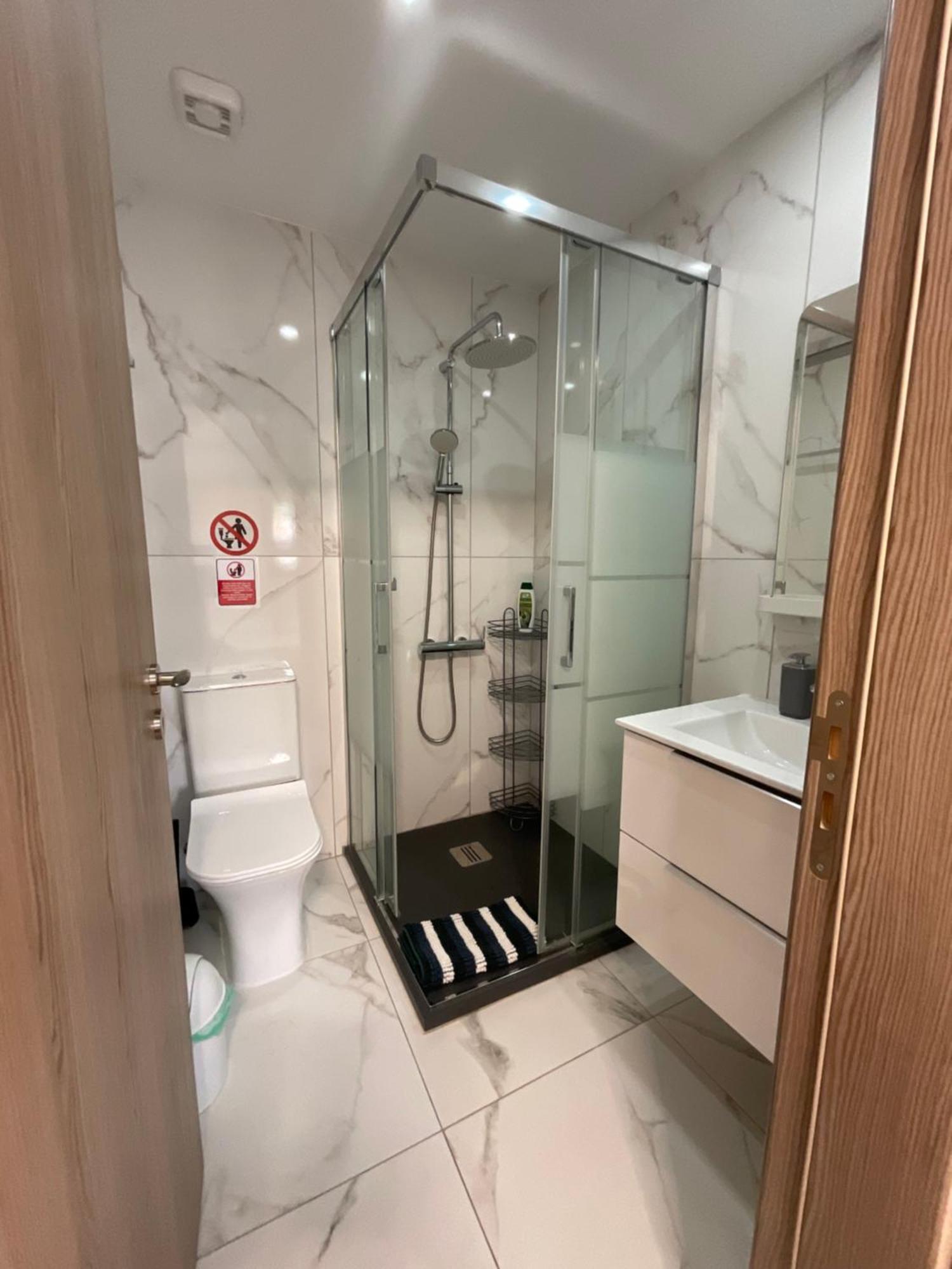 Le Voyageur Apartment Larnaca Bagian luar foto