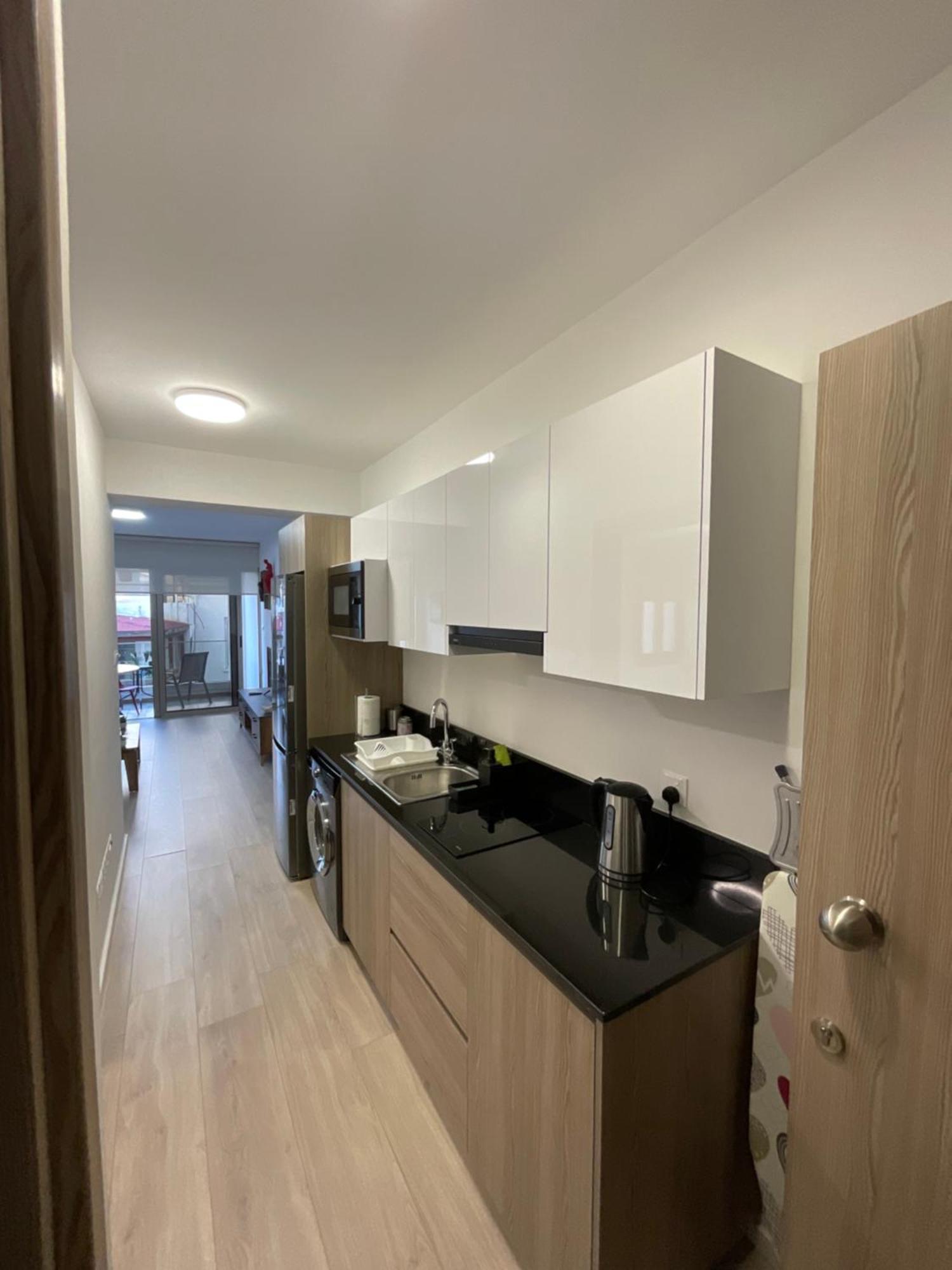Le Voyageur Apartment Larnaca Bagian luar foto