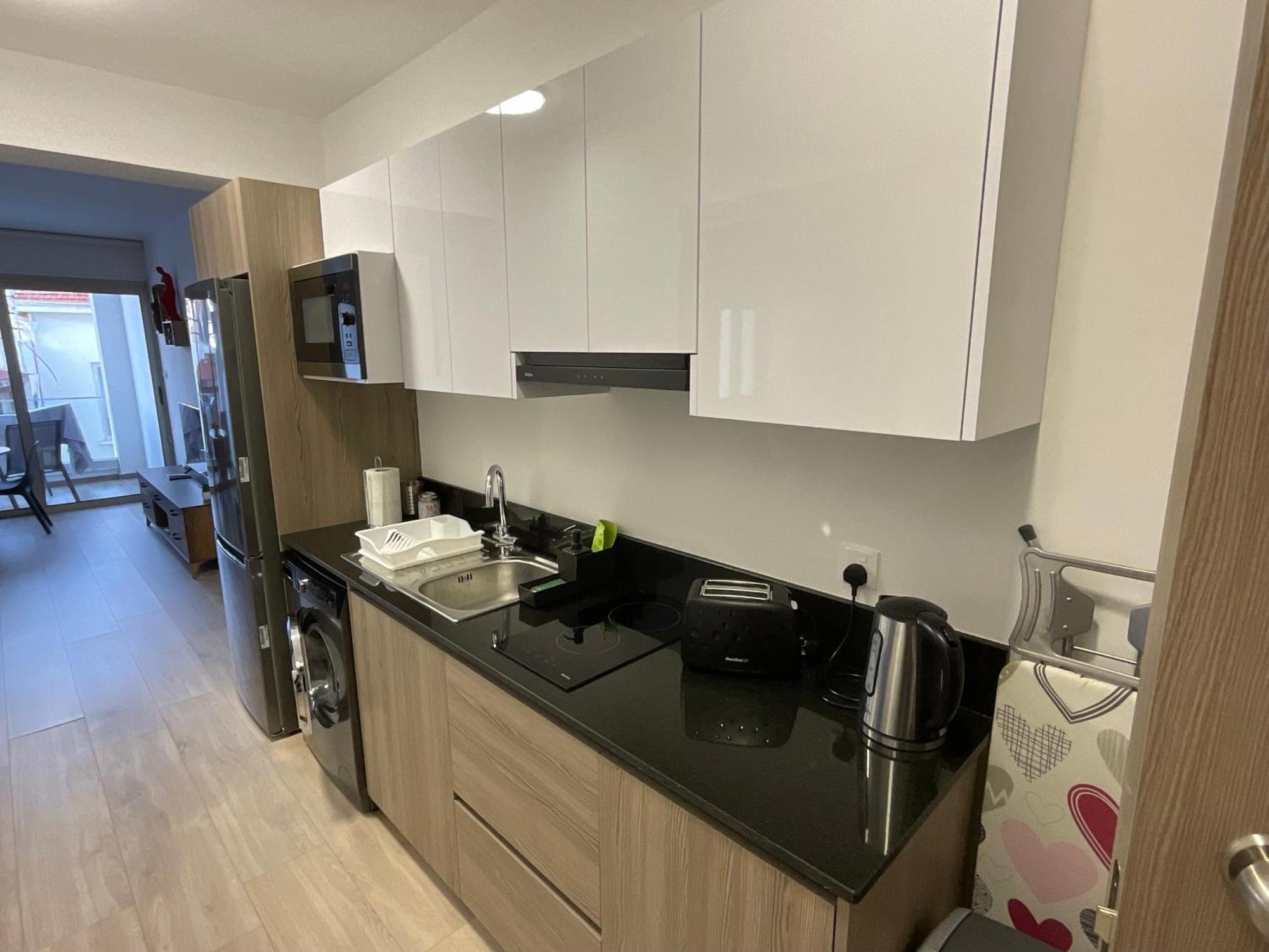Le Voyageur Apartment Larnaca Bagian luar foto
