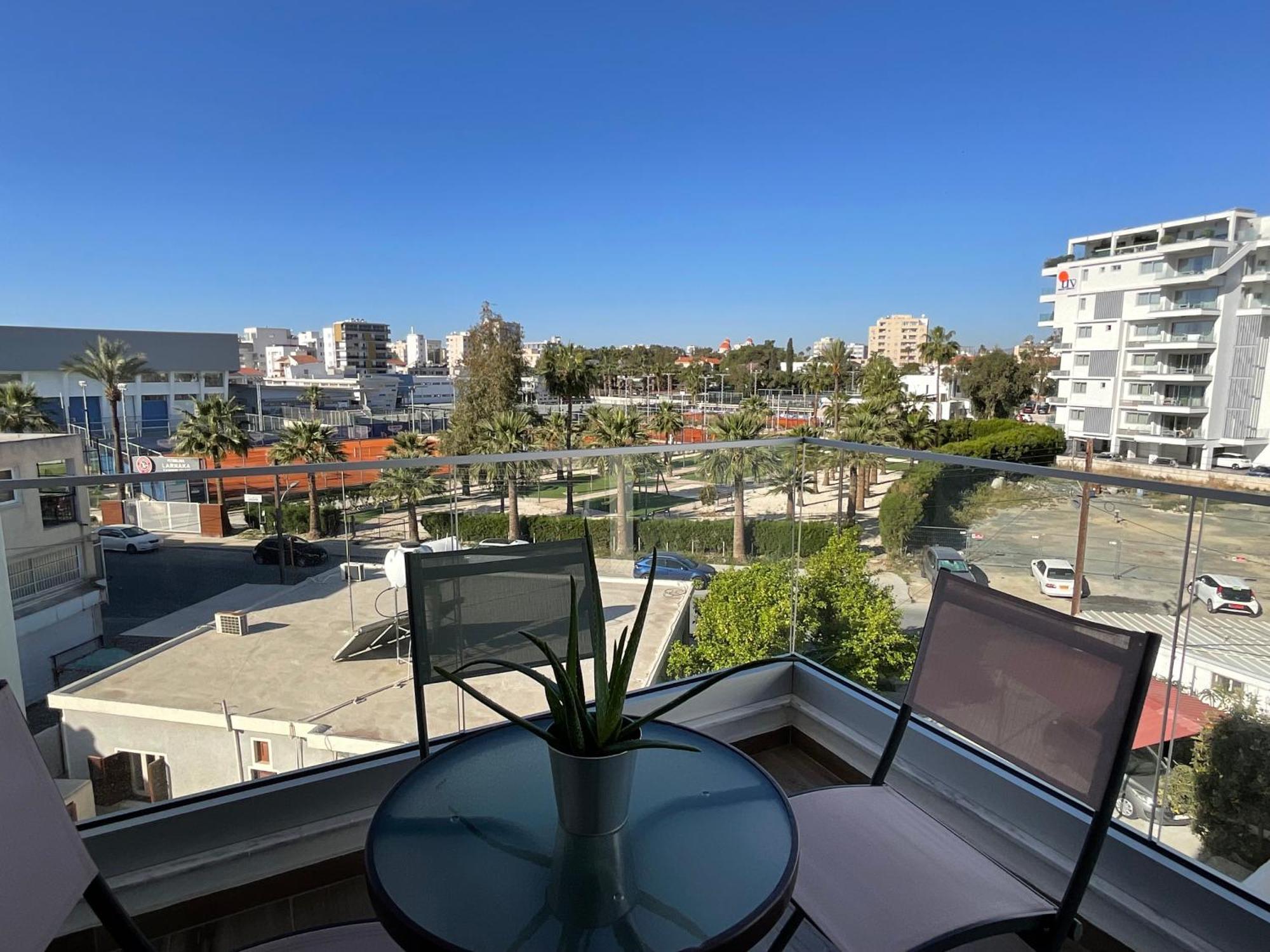 Le Voyageur Apartment Larnaca Bagian luar foto