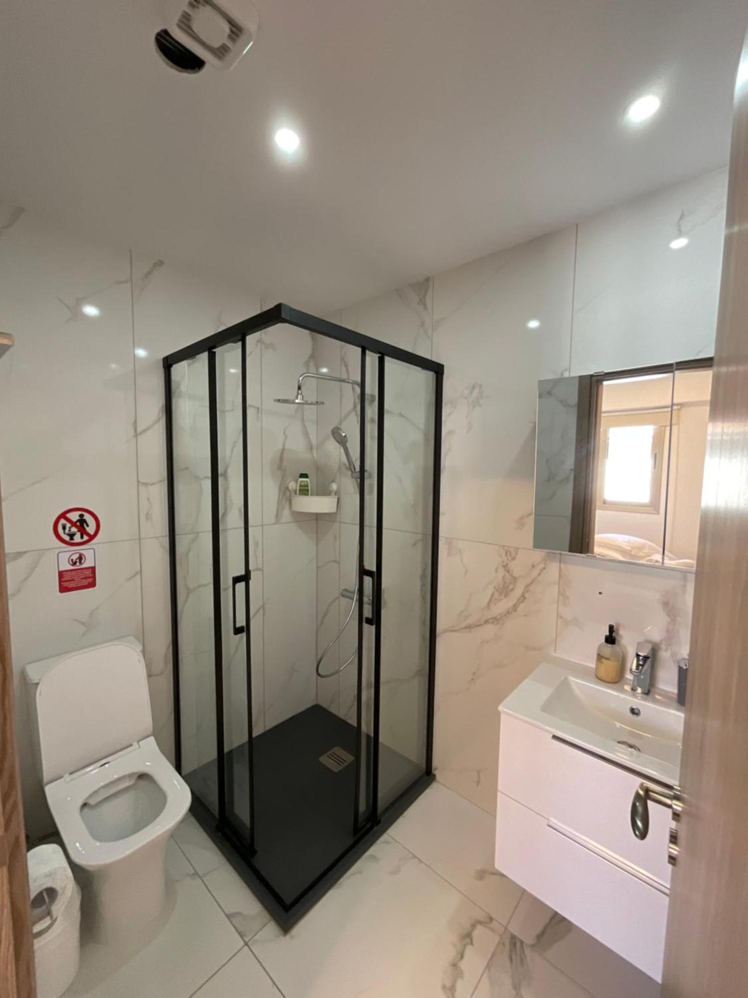 Le Voyageur Apartment Larnaca Bagian luar foto
