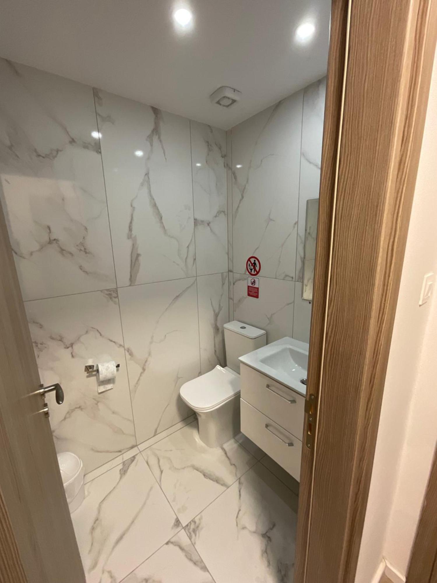 Le Voyageur Apartment Larnaca Bagian luar foto
