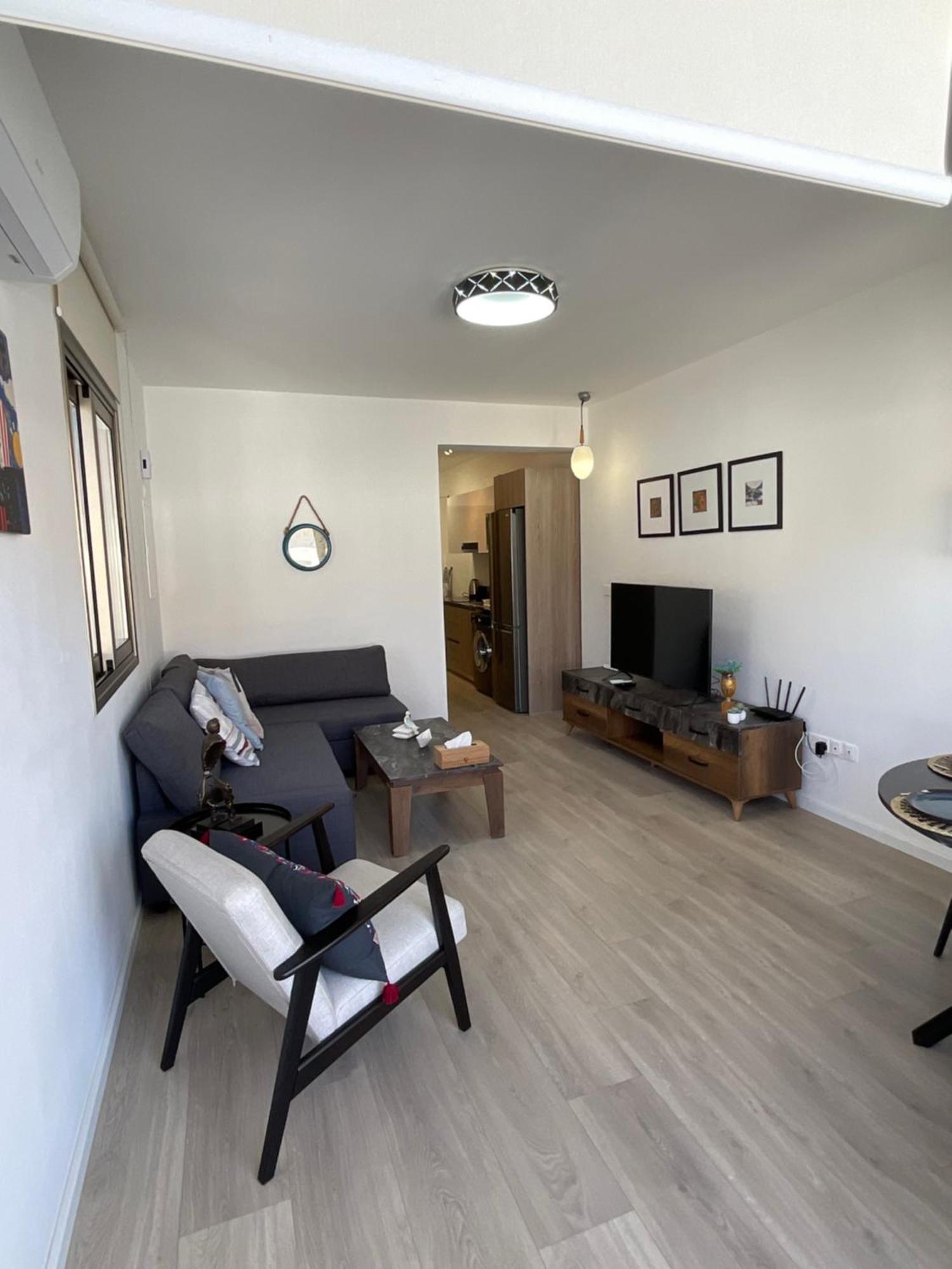 Le Voyageur Apartment Larnaca Bagian luar foto
