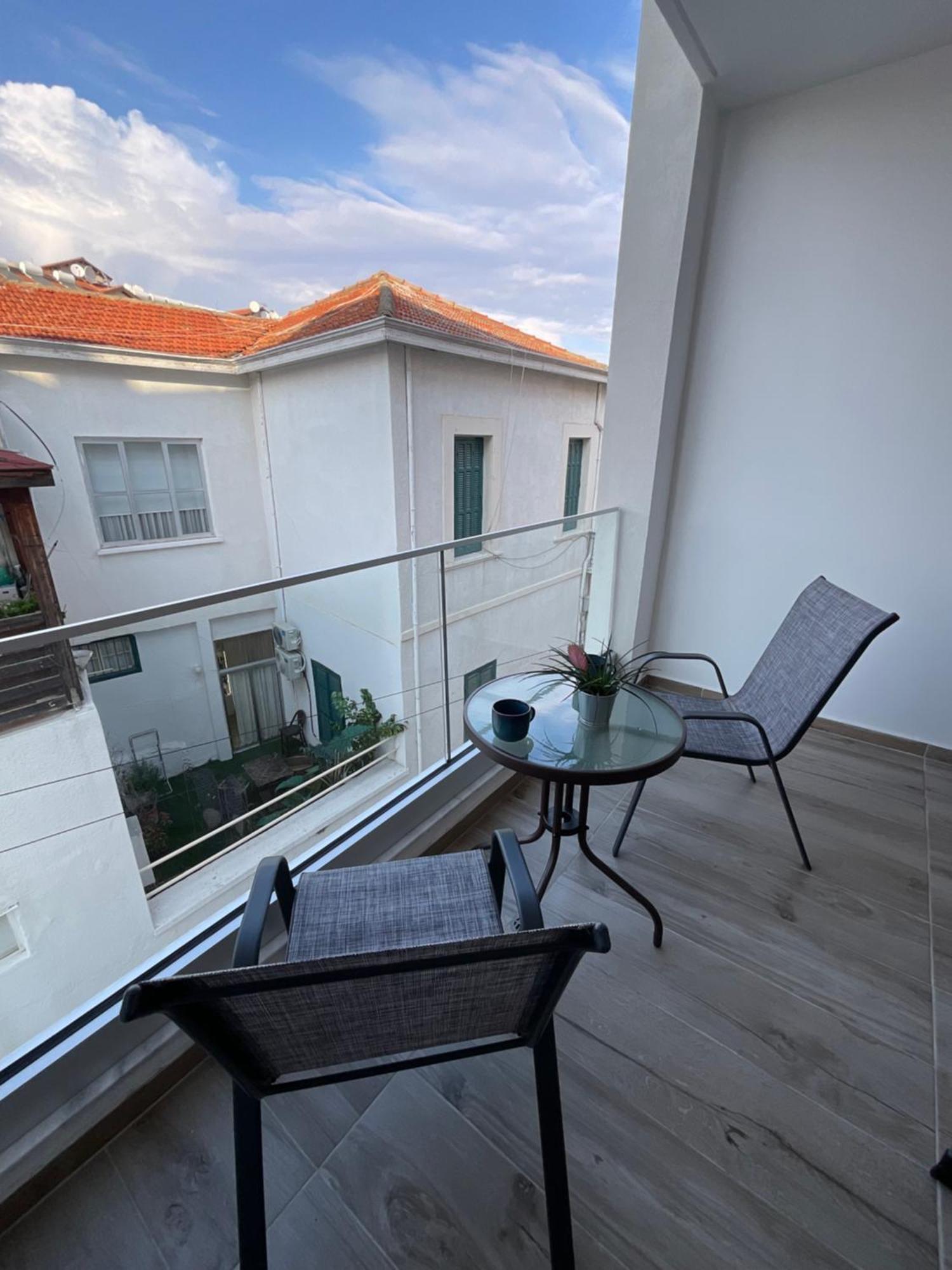 Le Voyageur Apartment Larnaca Bagian luar foto