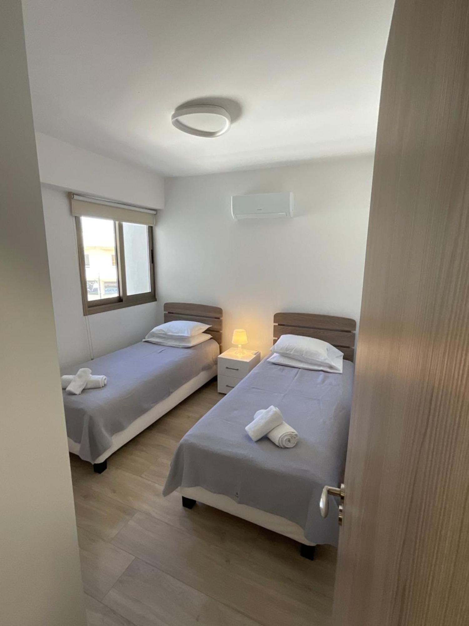 Le Voyageur Apartment Larnaca Bagian luar foto