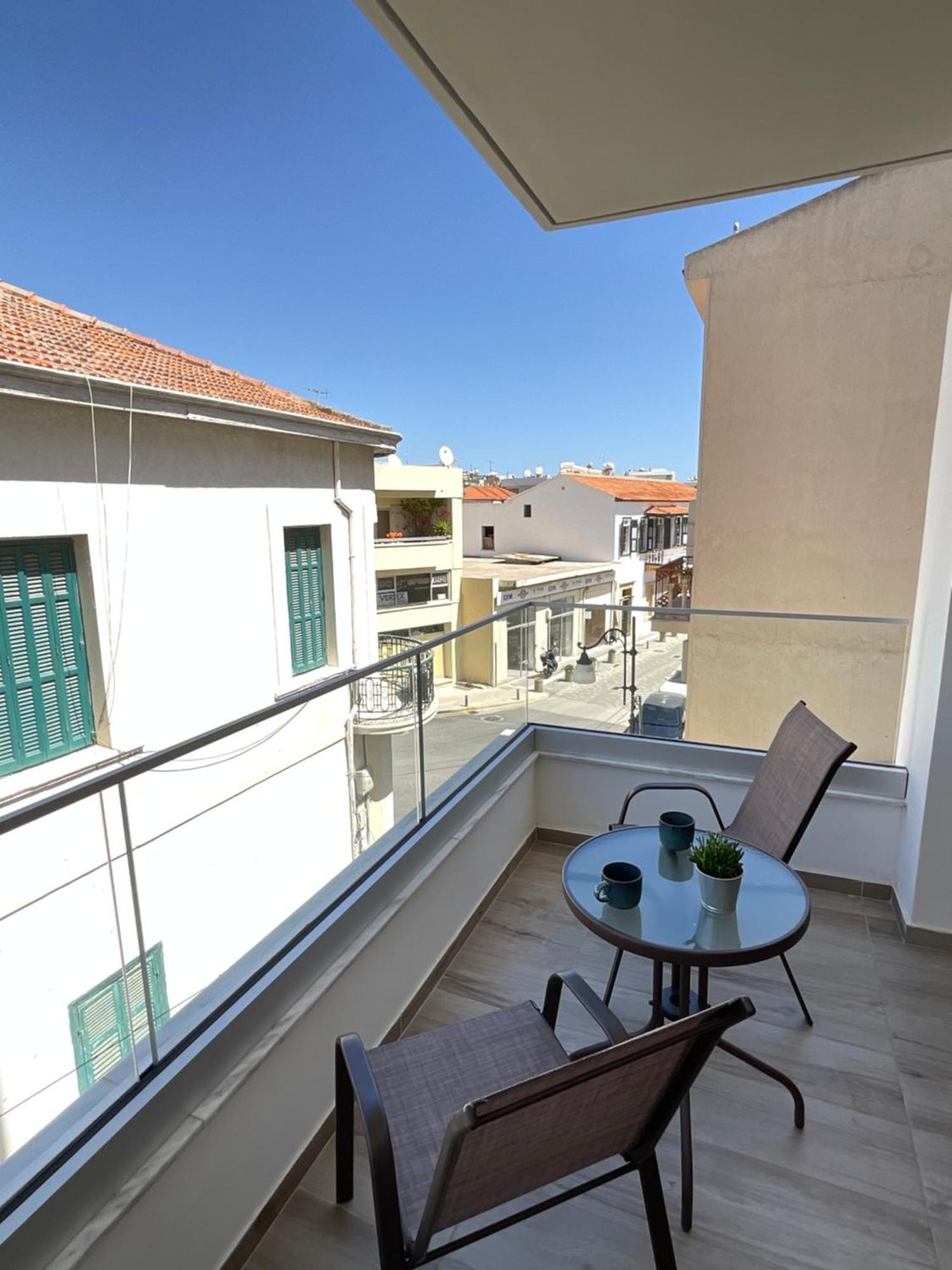 Le Voyageur Apartment Larnaca Bagian luar foto