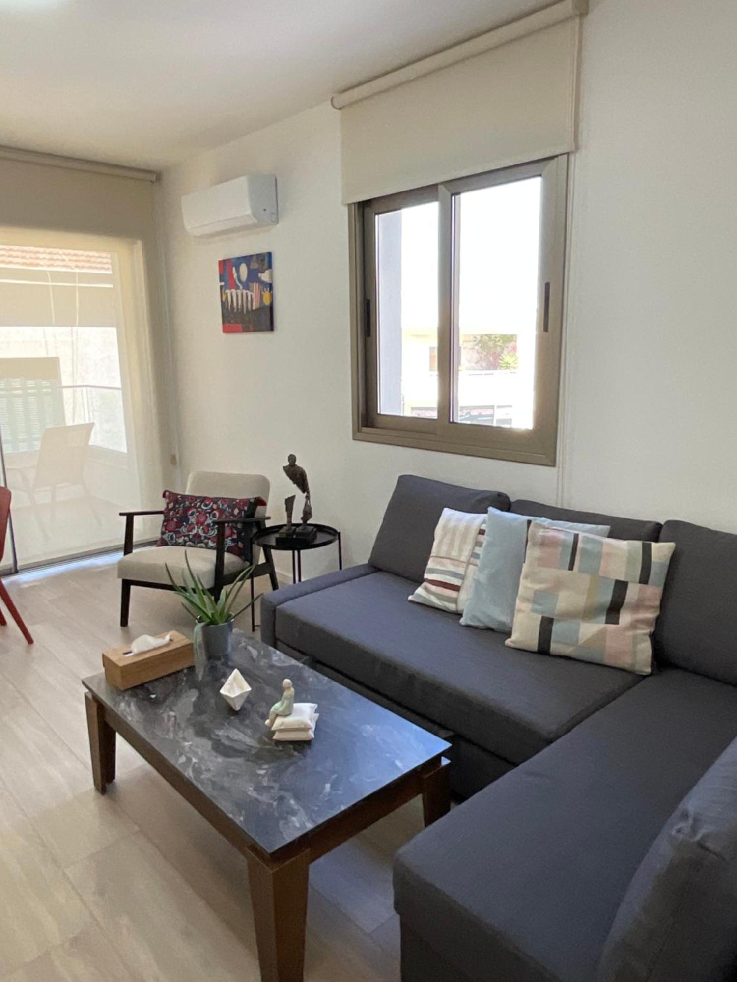 Le Voyageur Apartment Larnaca Bagian luar foto