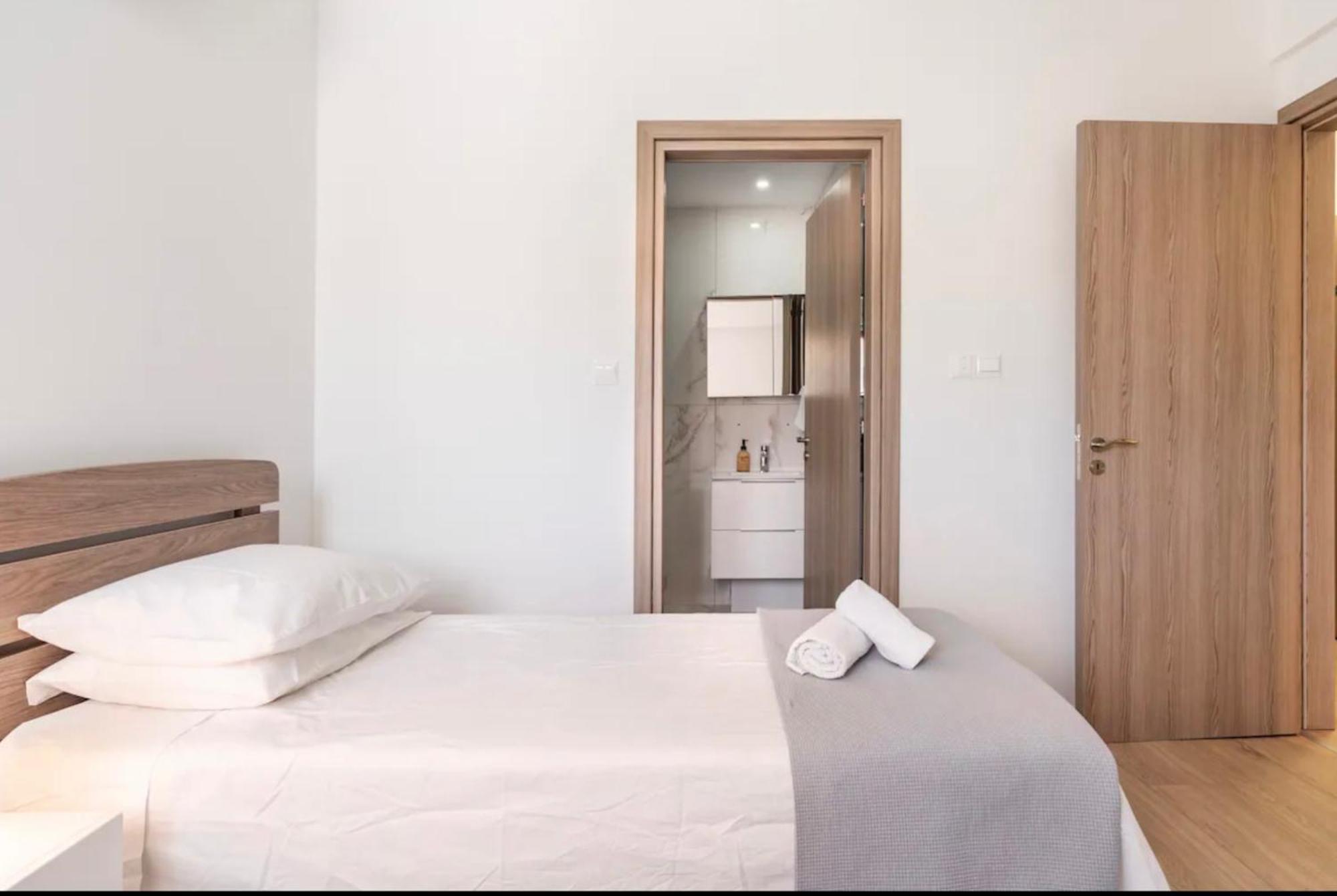 Le Voyageur Apartment Larnaca Bagian luar foto
