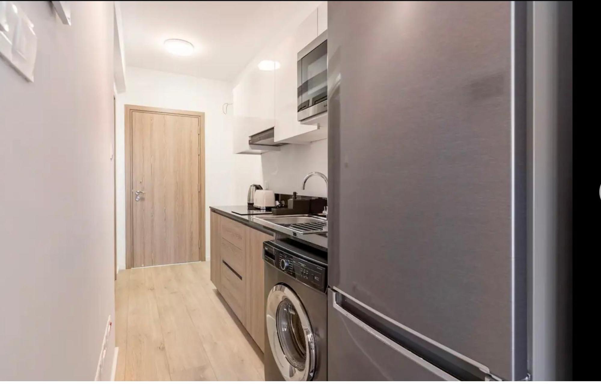 Le Voyageur Apartment Larnaca Bagian luar foto