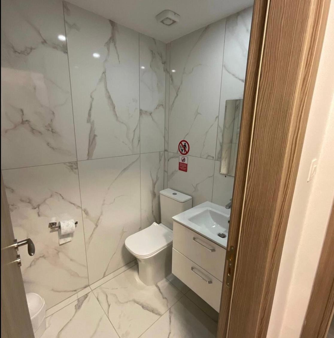 Le Voyageur Apartment Larnaca Bagian luar foto