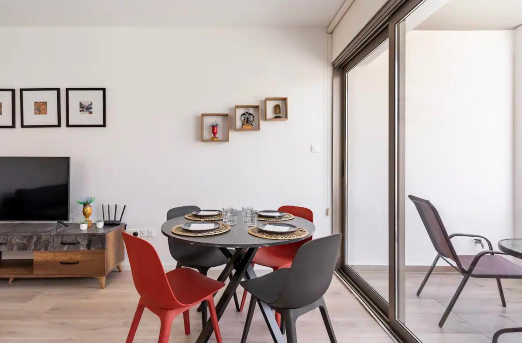 Le Voyageur Apartment Larnaca Bagian luar foto
