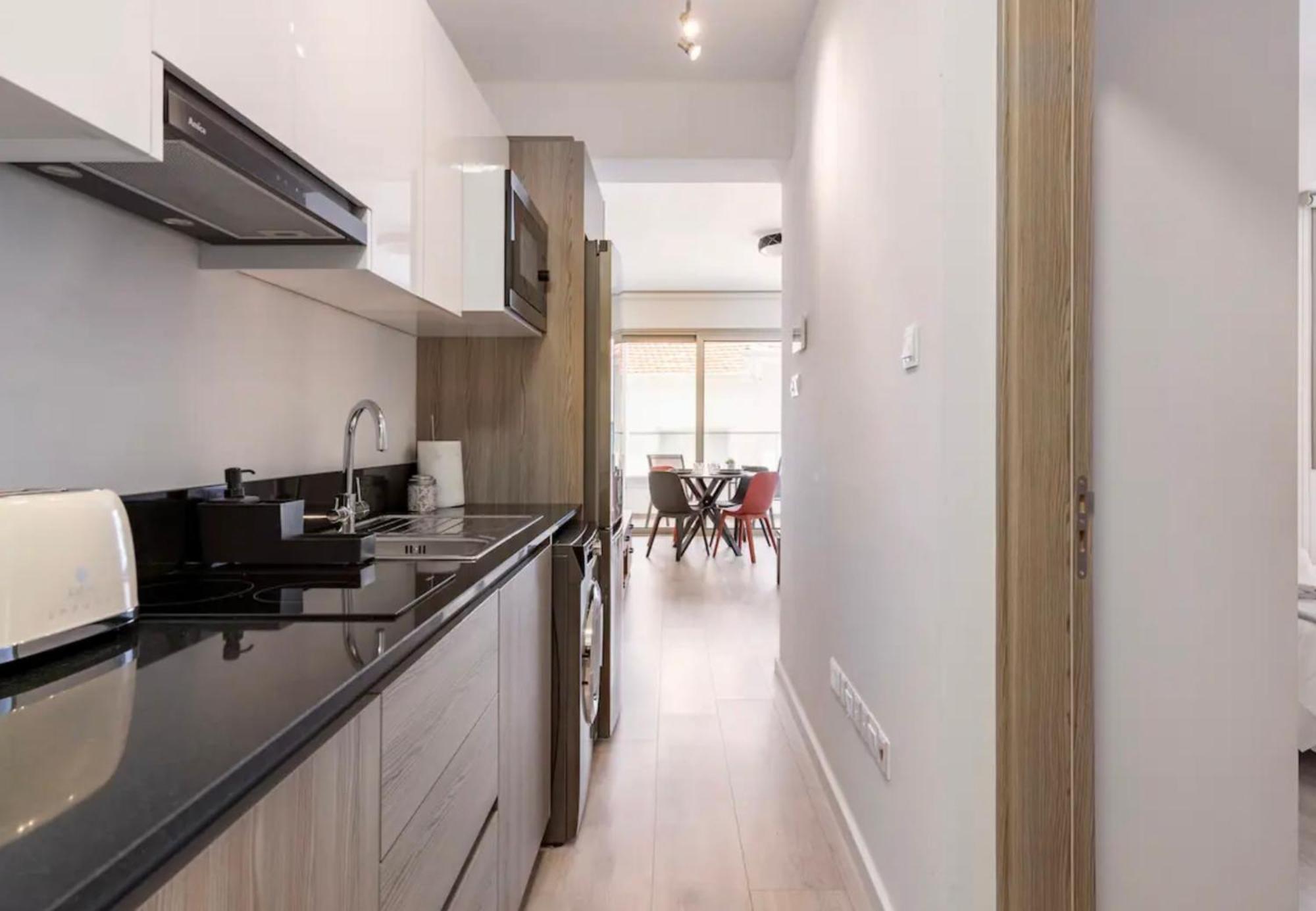 Le Voyageur Apartment Larnaca Bagian luar foto