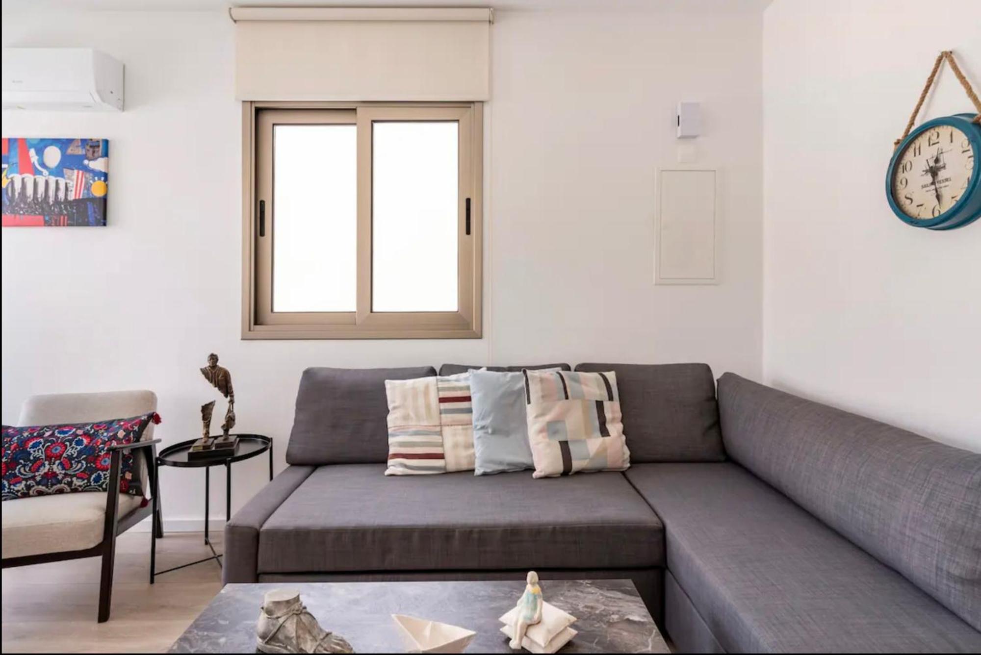 Le Voyageur Apartment Larnaca Bagian luar foto