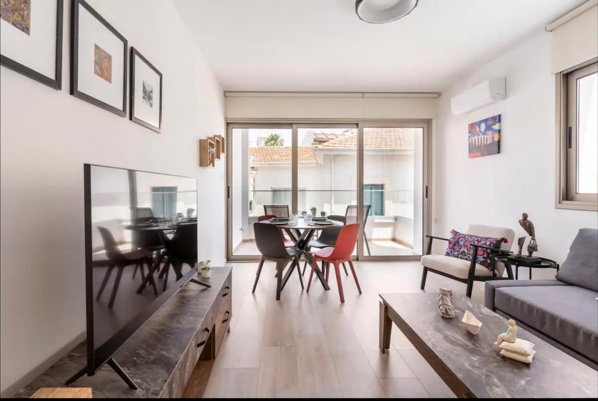 Le Voyageur Apartment Larnaca Bagian luar foto